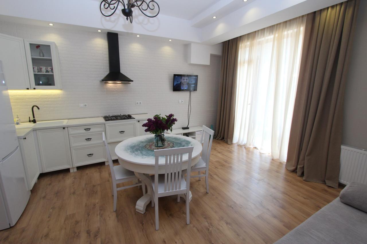 New Apartment In Old Tbilisi Luaran gambar